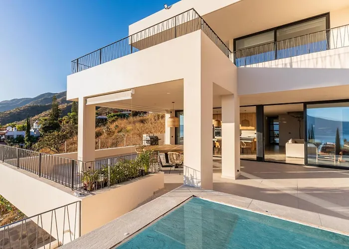 Casa Ambar Luxury Lake View Villa Pool Design