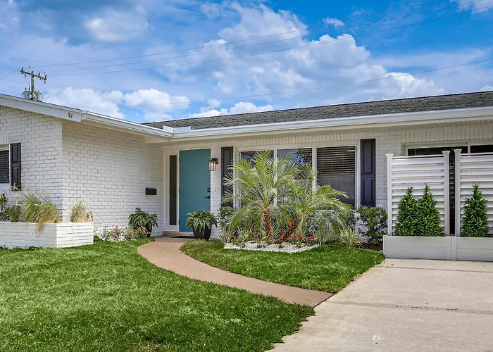 Completedly Renovated Pool: Home Minutes To Beach!
