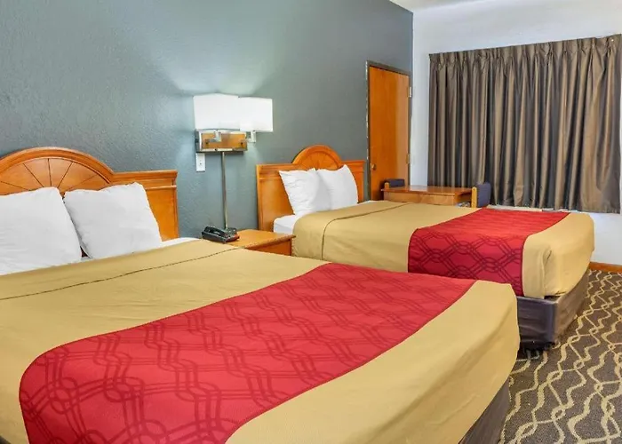 Econo Lodge Inn & Suites