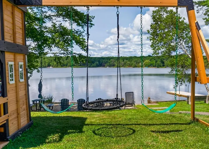 The Bear Creek Lake House: Lake-Front | Kayaks | Fire Pit | Grill | Beach