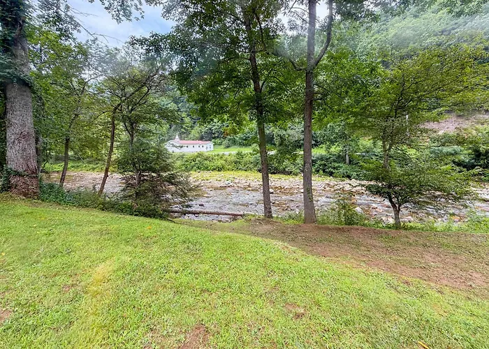 Riverfront Home W/ Mtn Views, Near Blue Ridge Pkwy