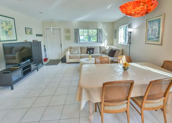 Walk To The Beach From This Affordable 2Br Condo