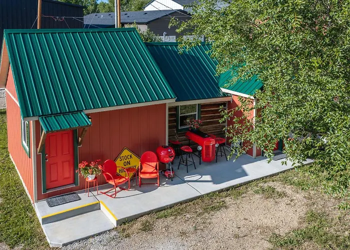 Western Log Cabin Near Downtown Sheridan