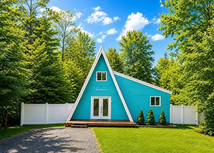 Pocono Dreams Hot Tub, Sauna & Outdoor Theater