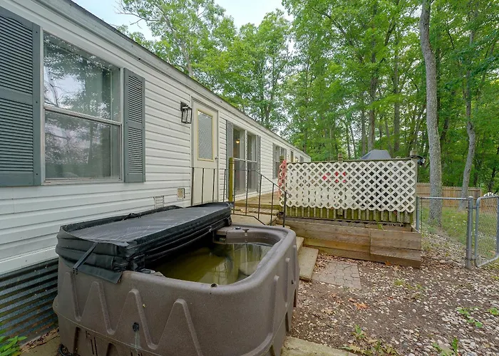 Hot Tub + Dock! Lakefront Angler'S Oasis In Irons