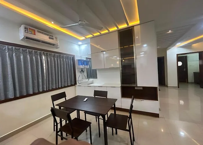 Grand 5Br Villa With 5 Ensuite Baths Near Airport