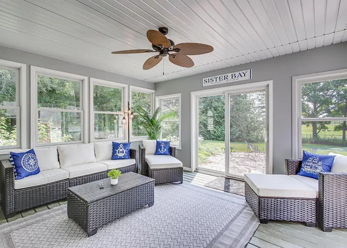 Updated Home Minutes To Downtown And Beach!
