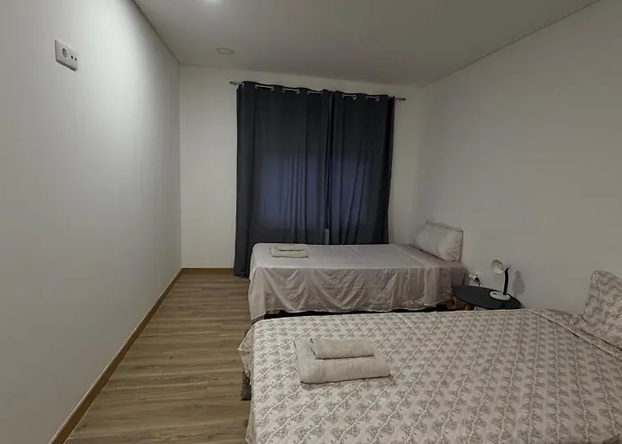 Quarto Com 2 Camas No Centro De Viseu