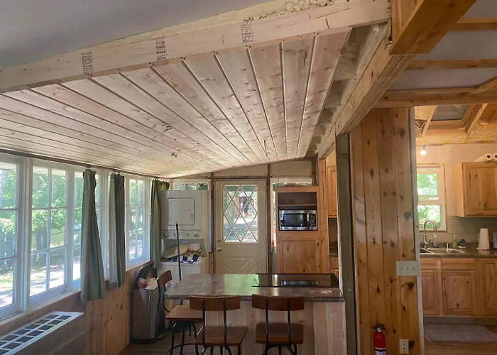 “The Cottage “On Lake Amnicon. Pet Friendly!