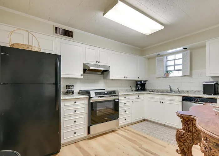 Accessible Family Condo Near Downtown Riverfront