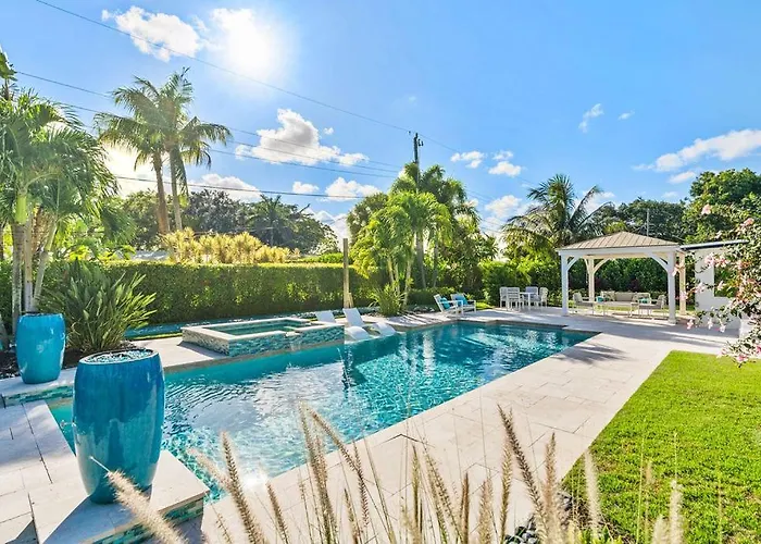 N Palm Beach Heated Pool, Spa & Lakeside Beach
