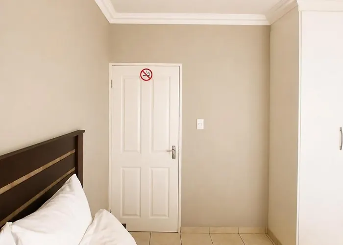Private En-Suite Room, 10 Min To O R Tambo