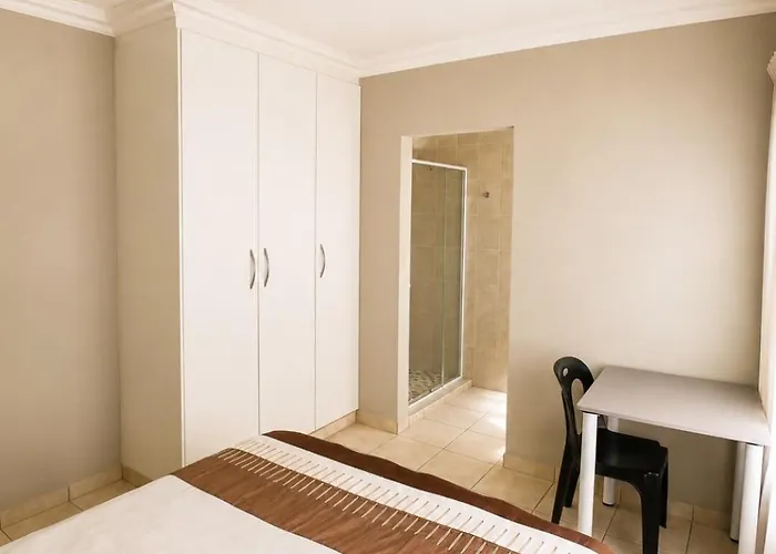 Private En-Suite Room, 10 Min To O R Tambo