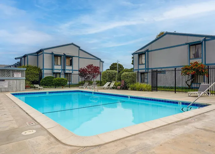 Walk To Capitola Village: Condo W/ 2 Surfboards