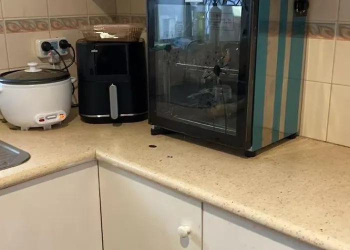 R4 Bright Spacious Room Near Perth Airport With Ac