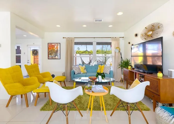 3Br Palm Springs Home Pool & Hot Tub