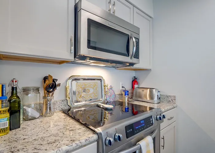 Walk To Capitola Village: Condo W/ 2 Surfboards