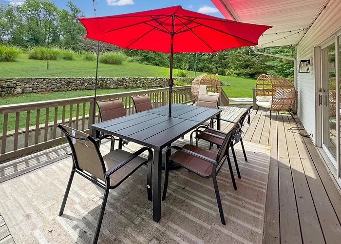 Deer Pond Lodge Lawn Games Hot Tub Game Room 1Pet