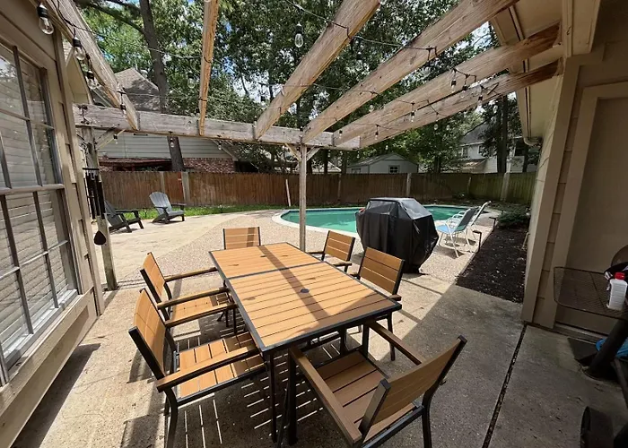 Family-Friendly 4Br Home With Private Pool