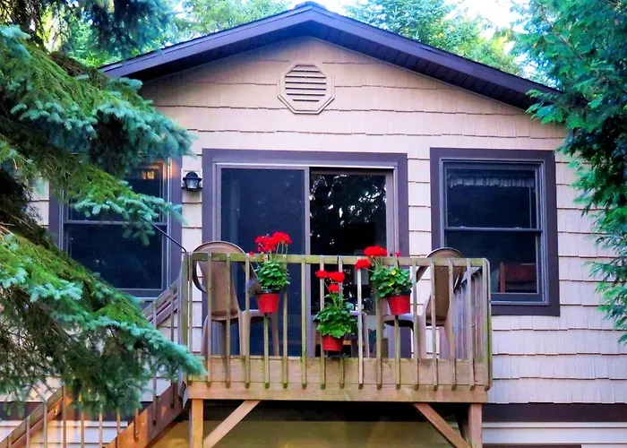 Secluded And Romantic Getaway For Two On Burt Lake, Michigan