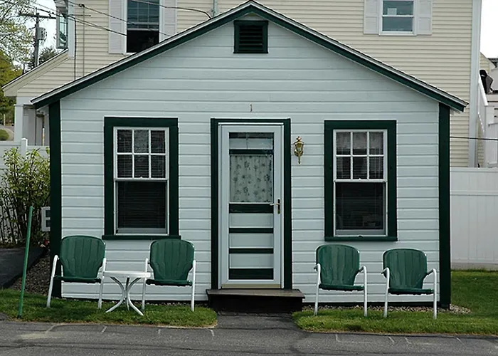 Waterfront Cottage Rental Overlooking Lake Winnipesaukee On Weirs Beach, New Hampshire