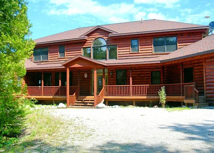 Peaceful Bed And Breakfast Room On The Lake Near Cheboygan In Northern Michigan
