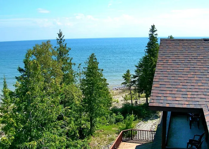 Peaceful Bed And Breakfast Room On The Lake Near Cheboygan In Northern Michigan