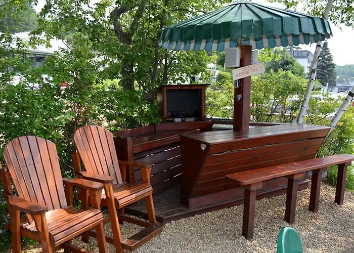 Waterfront Cottage Rental With Private Deck Near Meredith Bay, New Hampshire