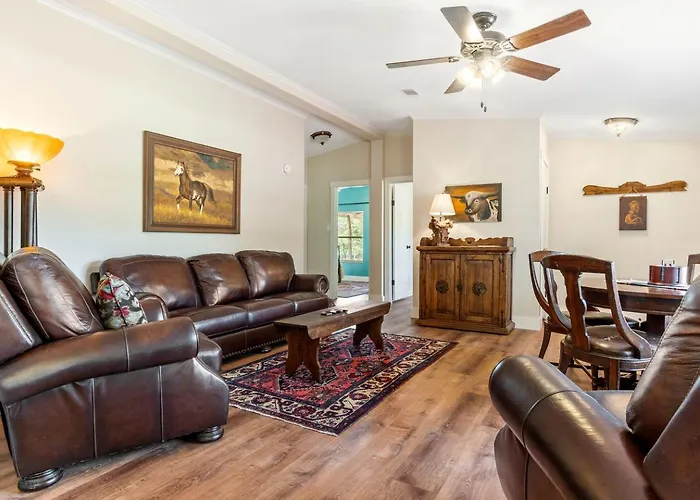 Serene Vacation Rental In The Heart Of Texas Hill Country For A Peaceful Getaway In Pipe Creek, Texas