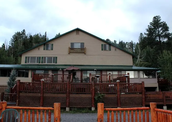 One-Bedroom Suite Lodging Perfect For Families On A Resort In Greer, Arizona