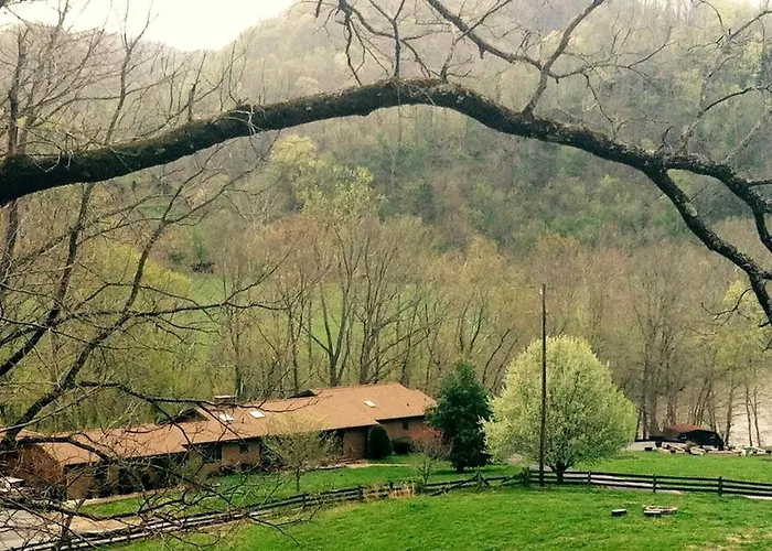 Riverside Cabin With A Hot Tub By Creeper Trailhead In Virginia