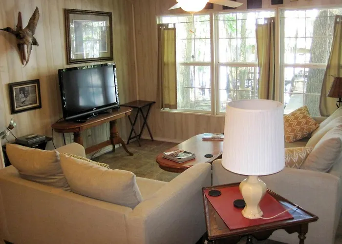 Charming Cabin Rental In The Woods Along Lake Caddo In Texas