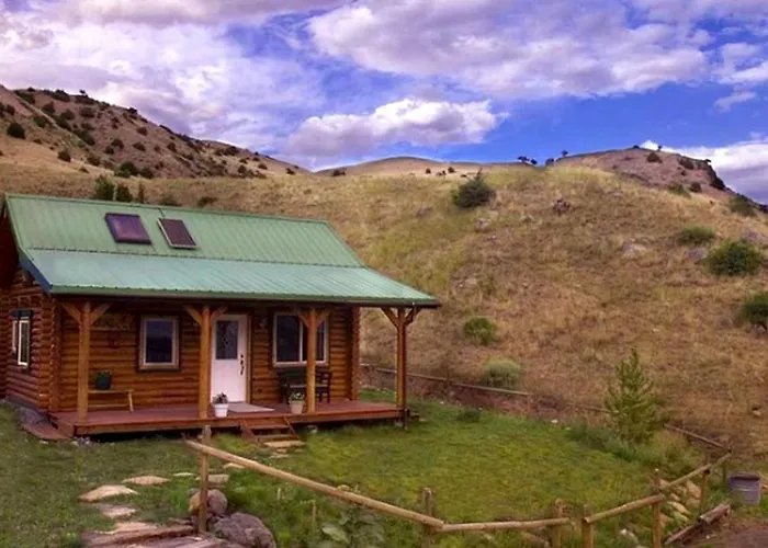 Beautiful Cabin Rental Near Yellowstone National Park, Montana