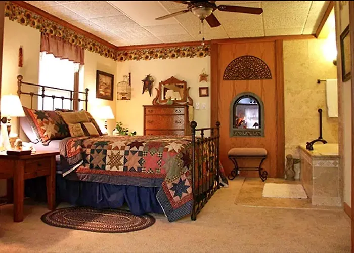 Spacious Pet-Friendly Accommodation For Two Guests Near Lincoln, Nebraska