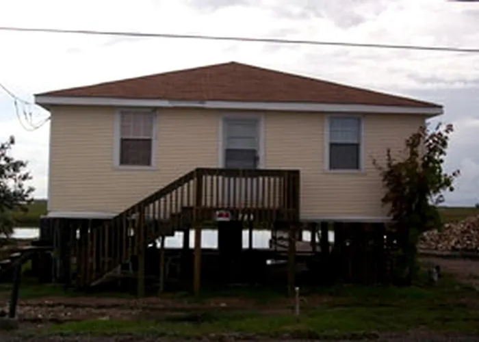Charming Cabin With Boat Launch On The Mississippi River Near New Orleans, Louisiana