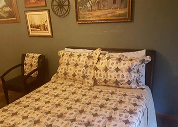 Charming Vacation Rental At Eclectic Property Near Lake Palestine In Canton, Texas