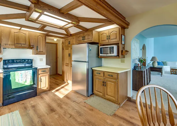 Private Beach On Lake Huron! Group Retreat W/ Deck