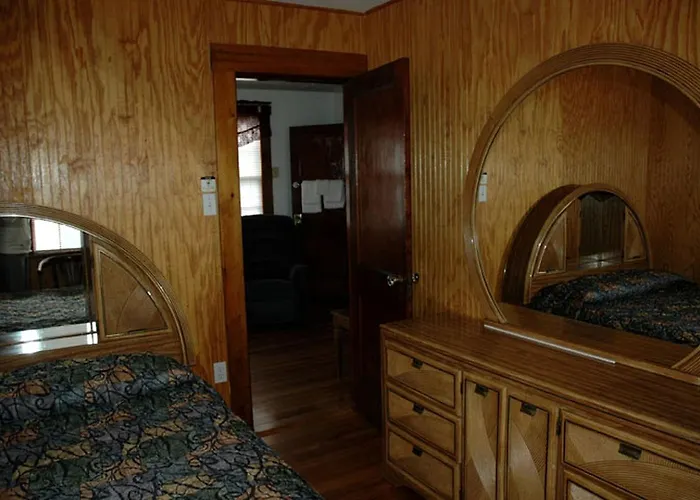 Spacious Cottage Rental Ideal For Group Getaway Near Lake Winnipesaukee