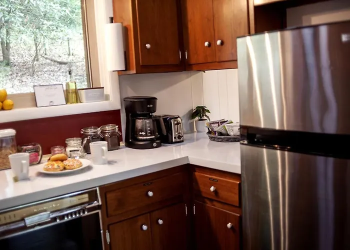 Modern Cabin With Hot Tub Grill In Mount Gretna