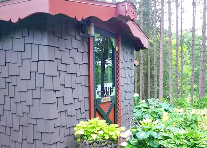Cottage Guesthouse On Lakeview Lake, Michigan