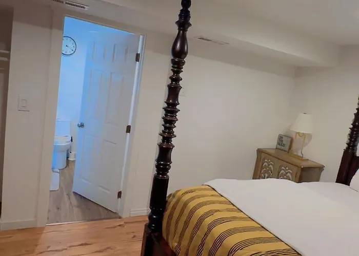 King Bedroom With Private Bathroom