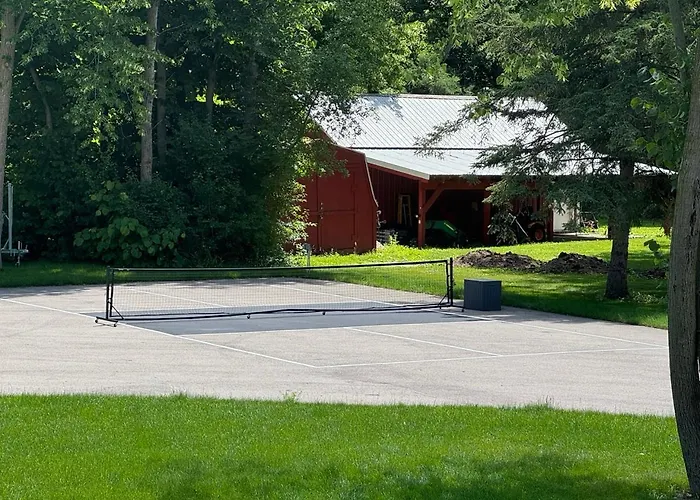 Lake Country Inn - Boat Rental Available