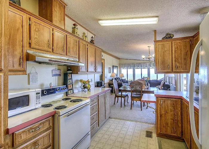 Secluded Beach Cottage With Private Hot Tub And Ocean Views In Seal Rock, Oregon