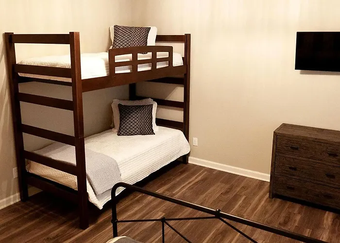 Pet-Friendly Cabin With A Private Hot Tub In Bostic, North Carolina