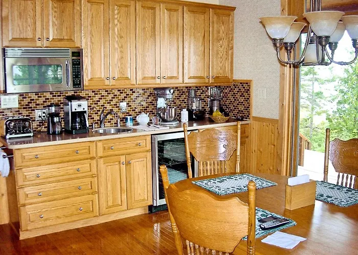 Cozy Room In Bed And Breakfast For Relaxing Getaway On Lake Huron, Michigan