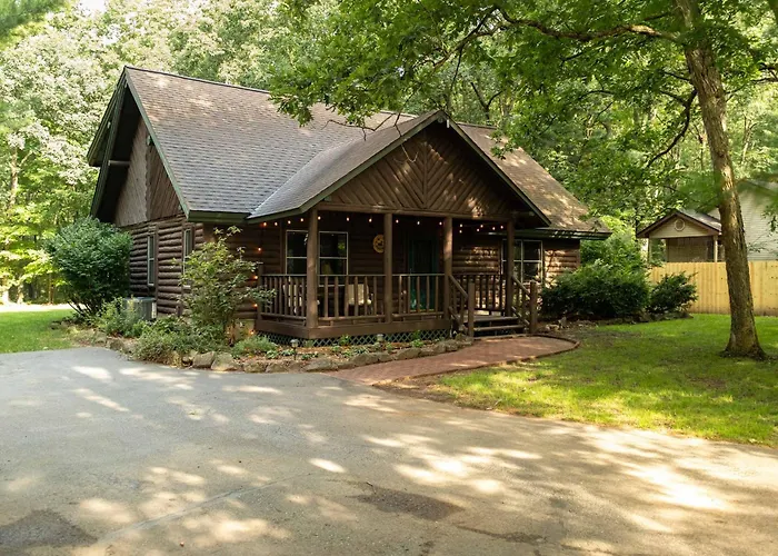 New Nestled Ducks Cabin Near Green Lake