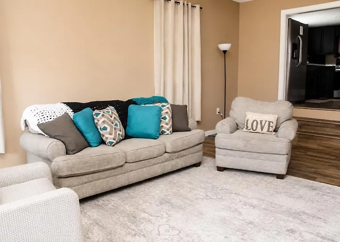 Bg'S Hideaway: Modern 4Br Retreat