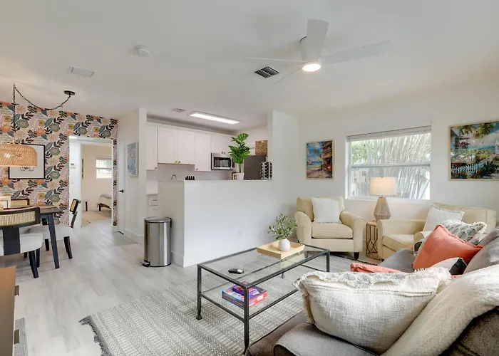 Updated Triplex: North Palm Beach 3-Unit Bundle!
