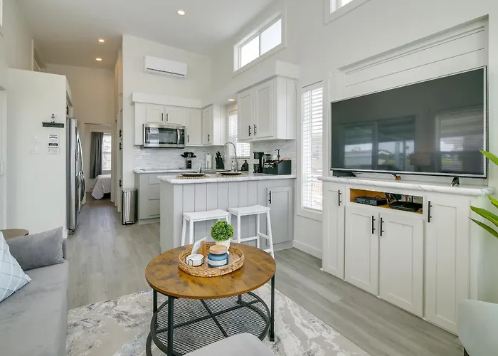 5 Mi To Beach: Family Fun, Modern With Great Views
