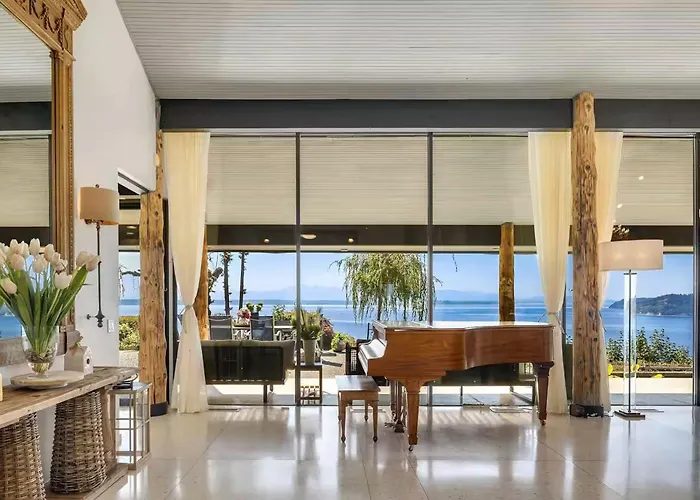 远山蓬莱主楼 Main Building Of Seattle Resort Style Ocean View Retreat